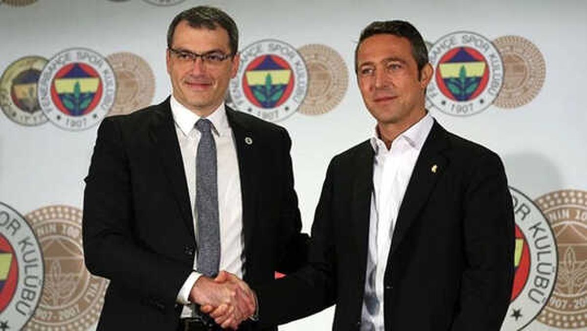 Comolli, Resmi Sözleşmeye İmza Attı