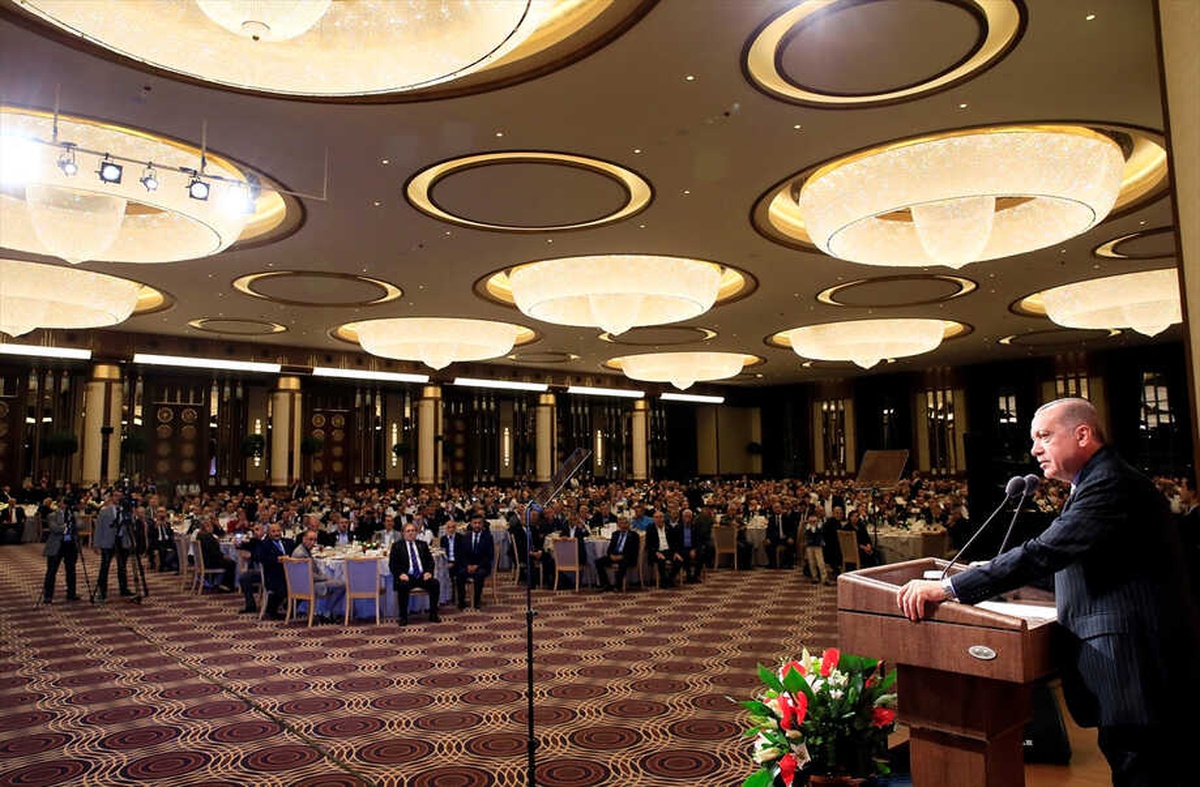 Cumhurbaşkanı Erdoğan, Ankara Muhtarları ile Sahurda Bir Araya Geldi