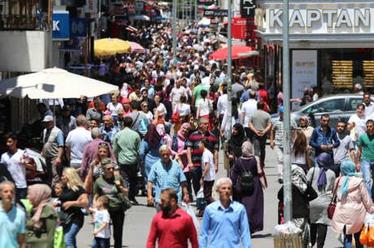 Emeklilere Bayram İkramiyesi, Esnafın Yüzünü Güldürdü
