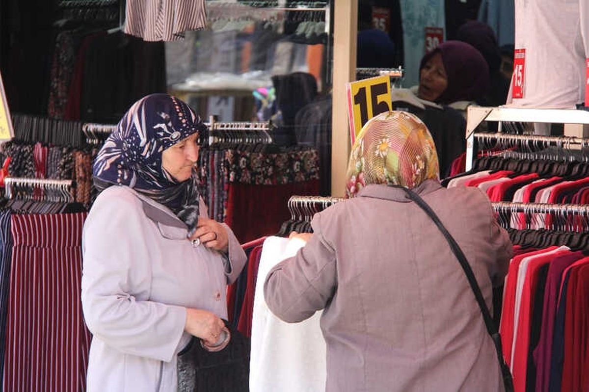 Esnaf Eski Bayramları Mumla Arıyor