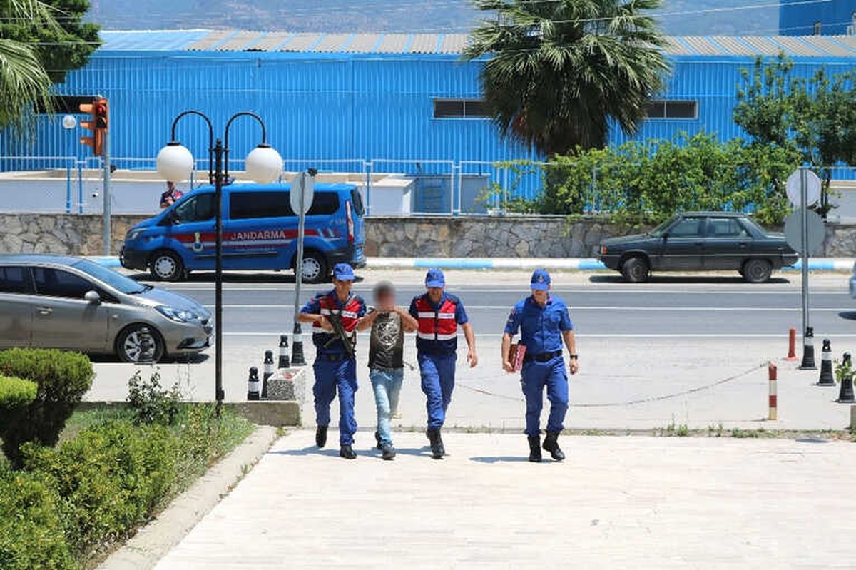 Hırsızlık Şüphelileri Mahkemeye Çıkarıldı