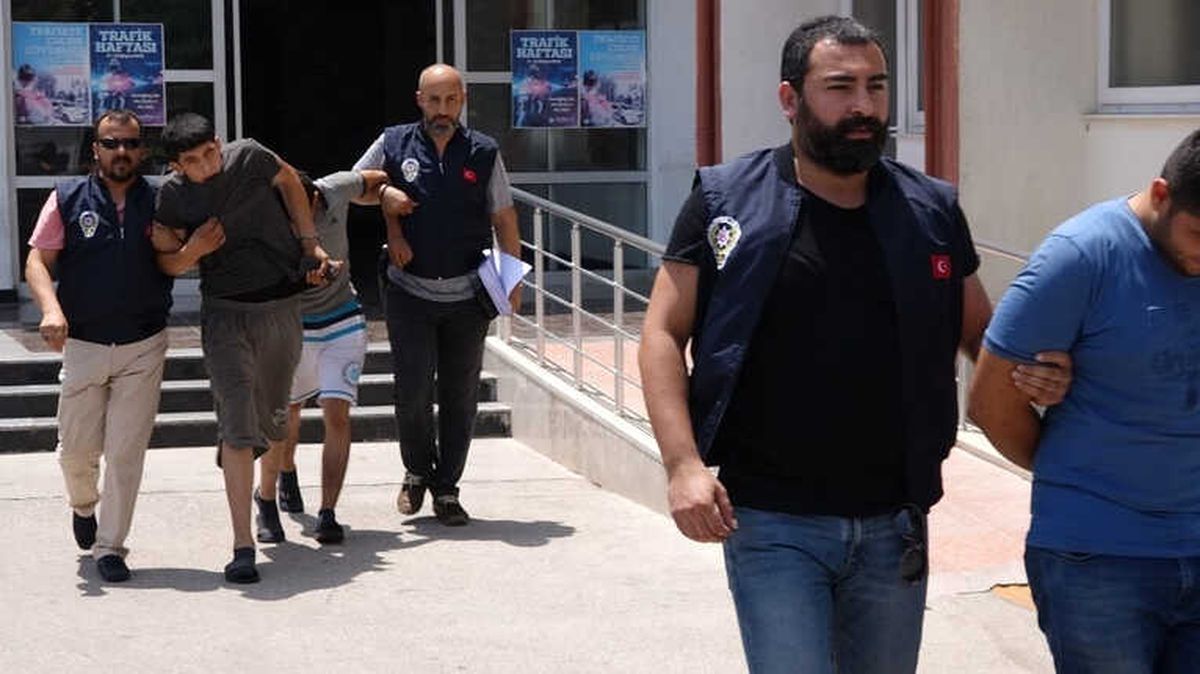 Hırsızlık Şüphelisi, \'Çekmesene Abi Sanki Cinayet mi İşledik\' Diye Kendini Savundu