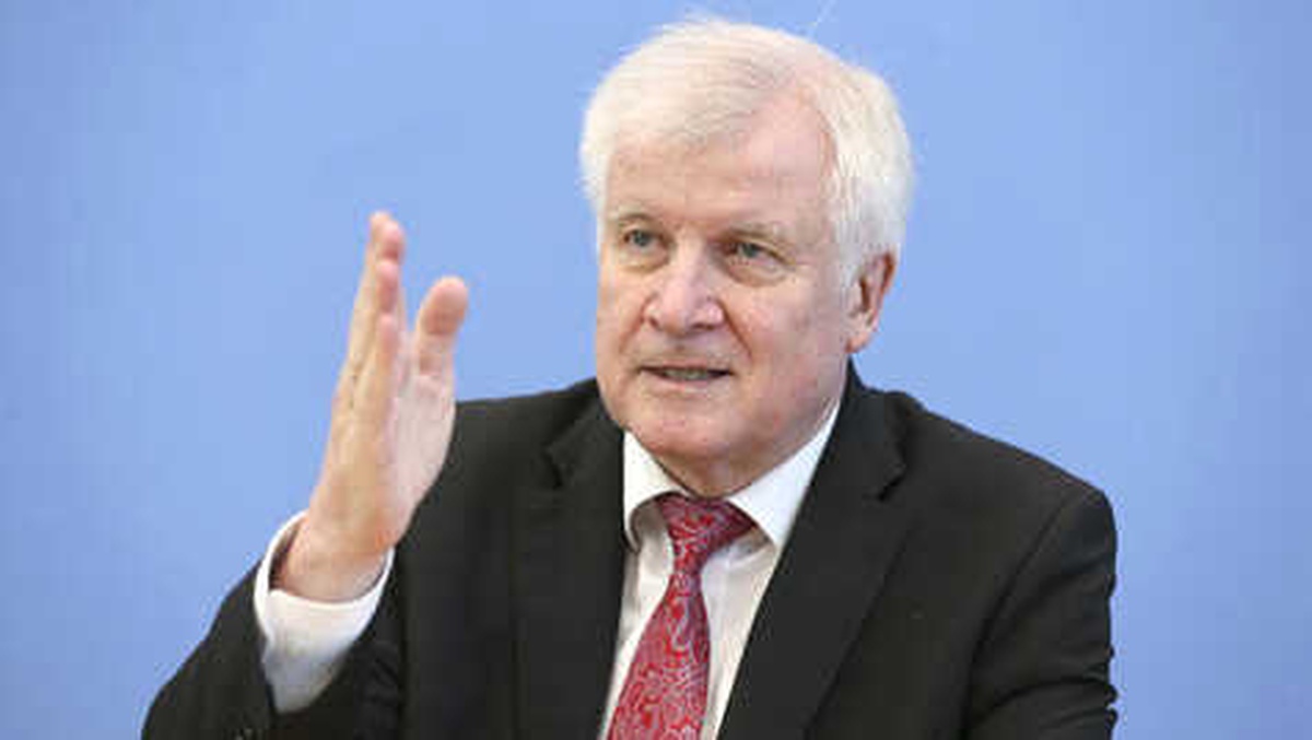 İçişleri Bakanı Seehofer Geleneği Bozdu