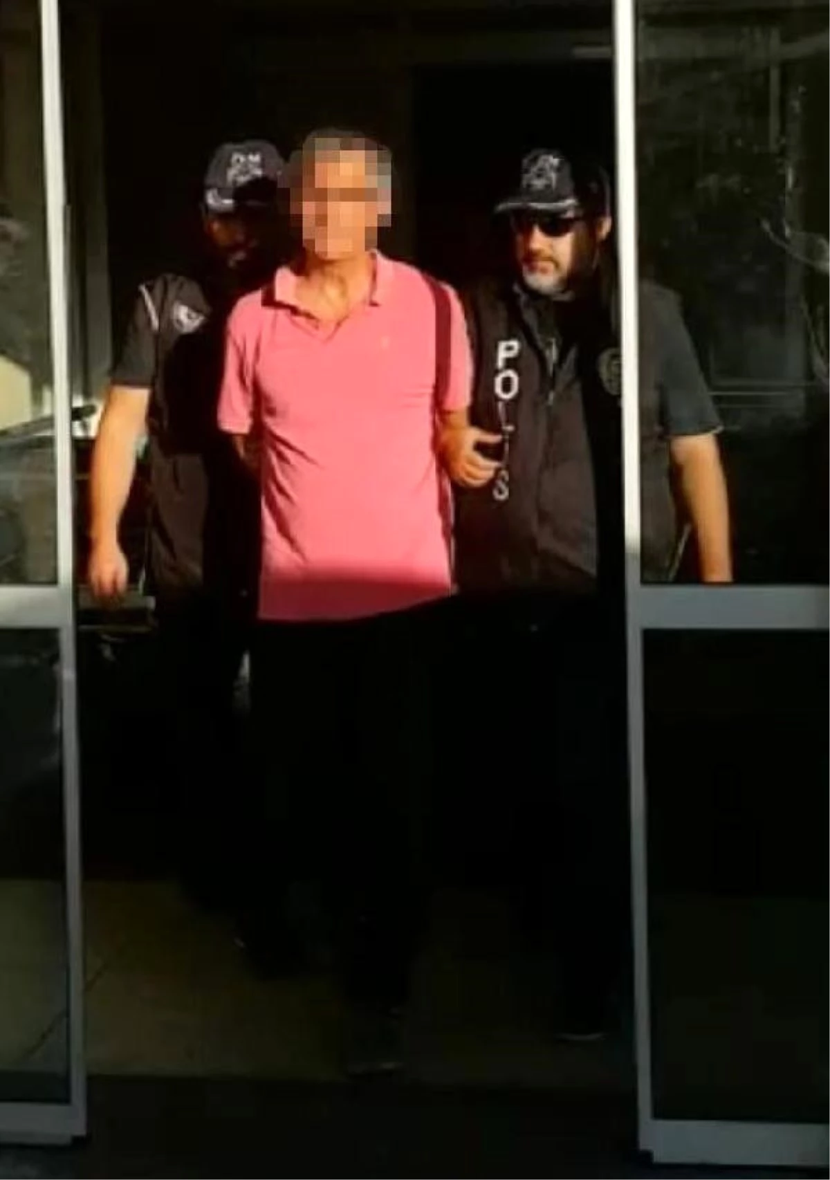 İzmir\'de 10 Kişiye Teröre Destek Gözaltısı