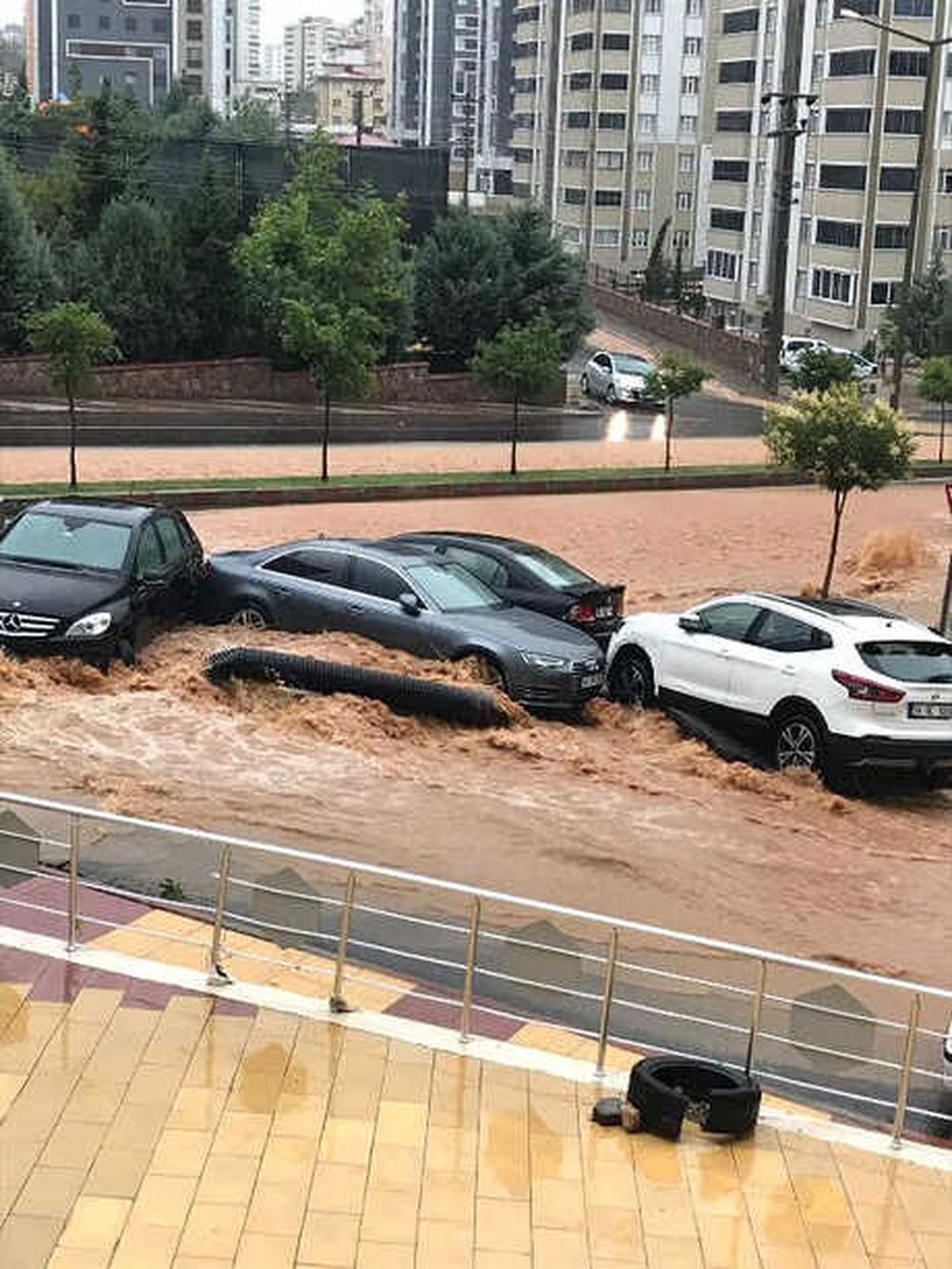Kahramanmaraş\'ta Sel Hayatı Felç Etti
