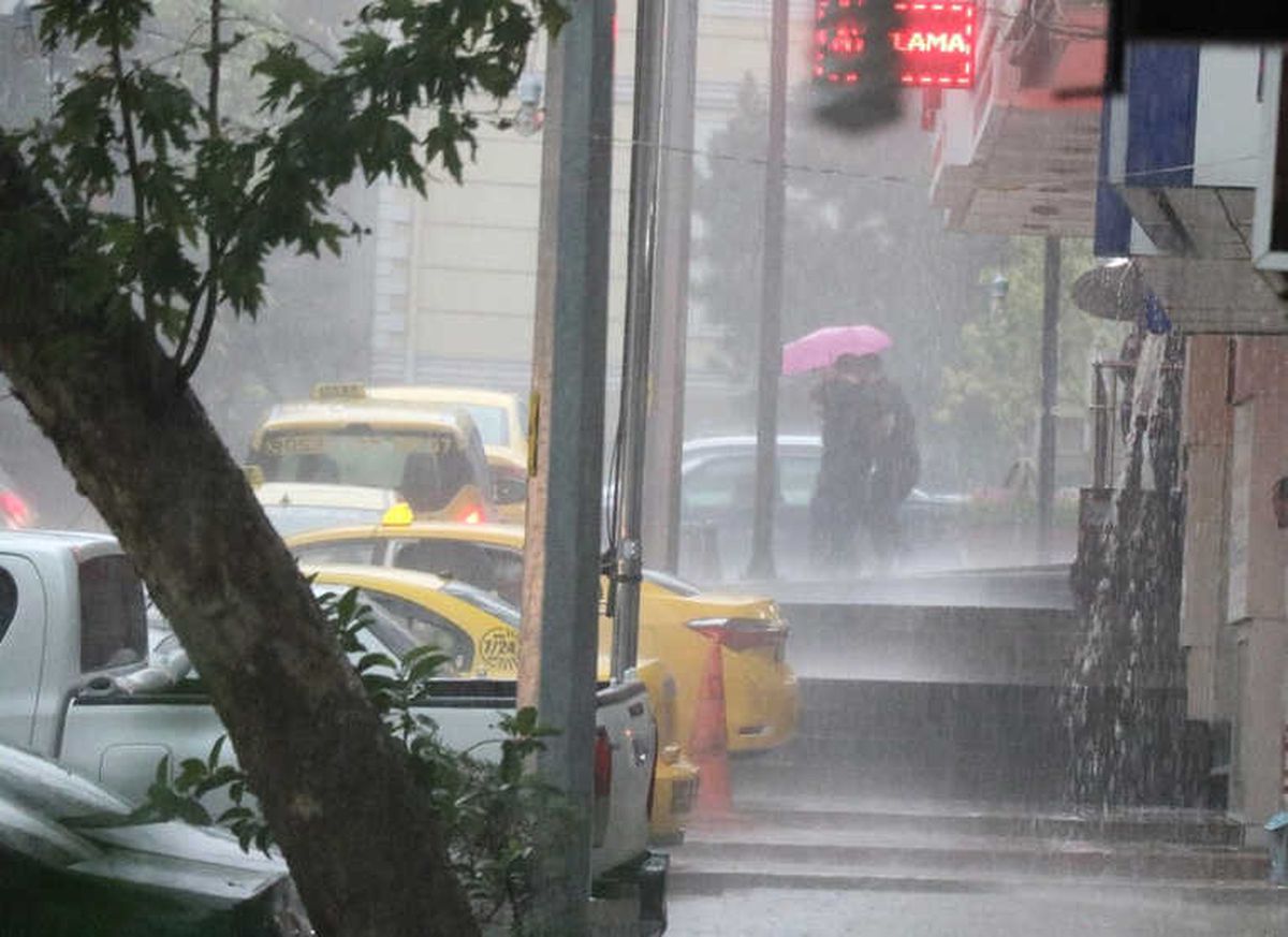 Kahramanmaraş\'ta Sele Dönüşen Yağışlar Hayatı Felç Etti