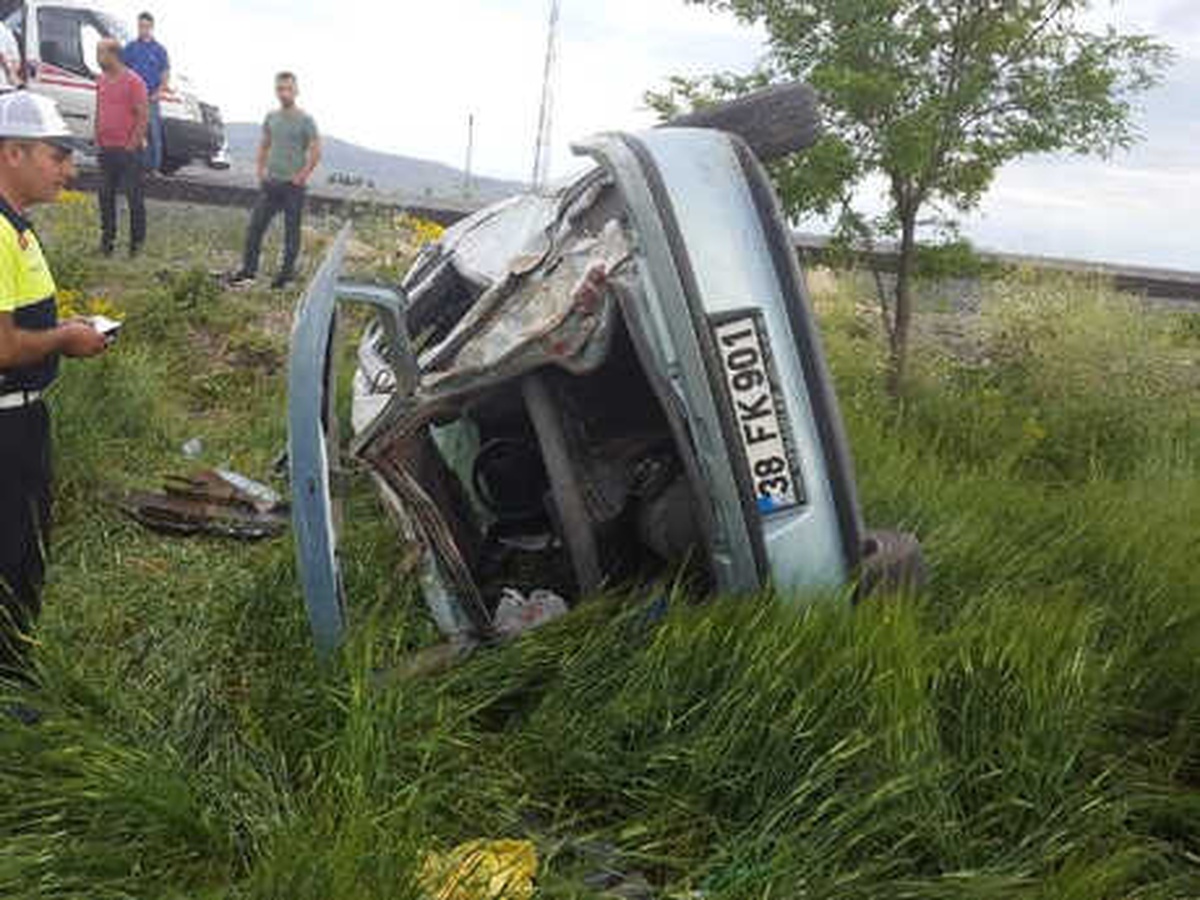 Kayseri\'de Otomobil Takla Attı: 2 Ölü, 2 Yaralı