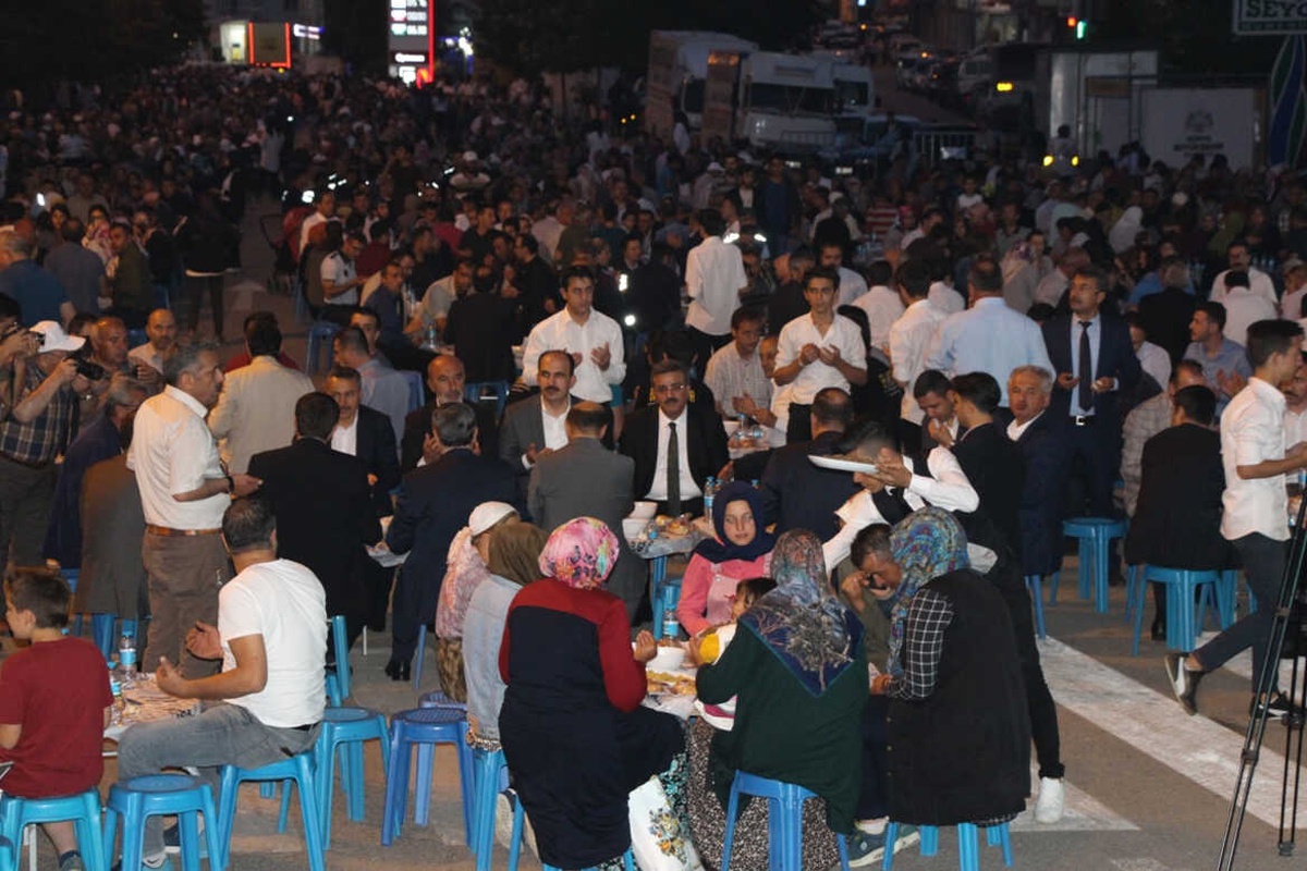 Kazım Kurt: Her Zaman El Ele Olacağız, Ekmeğimizi Aşımızı Paylaşacağız
