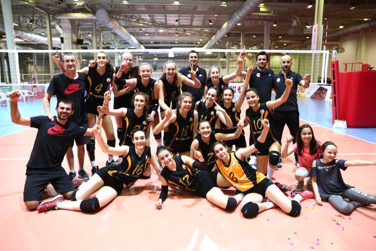 Küçükler\'de de Namağlup Şampiyon Vakıfbank