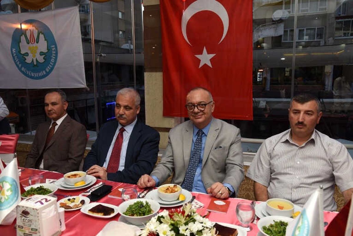 Manisa Protokolü Başkan Ergün\'ün İftarında Buluştu