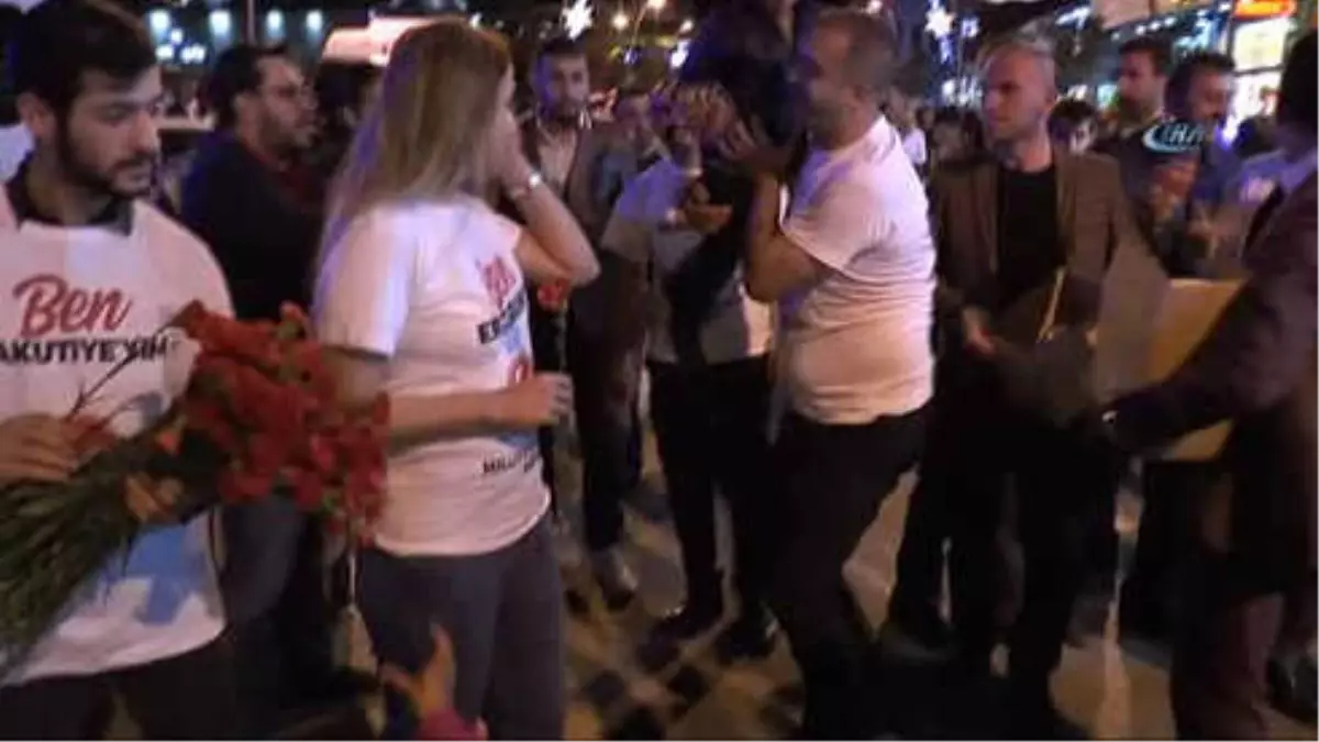 MHP Milletvekili Adayı Adem Yurdigül Eşiyle Birlikte Bayram Şekeri Dağıttı