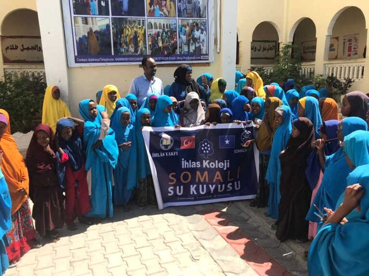 Öğrencilerden Somali\'ye Su Kuyusu