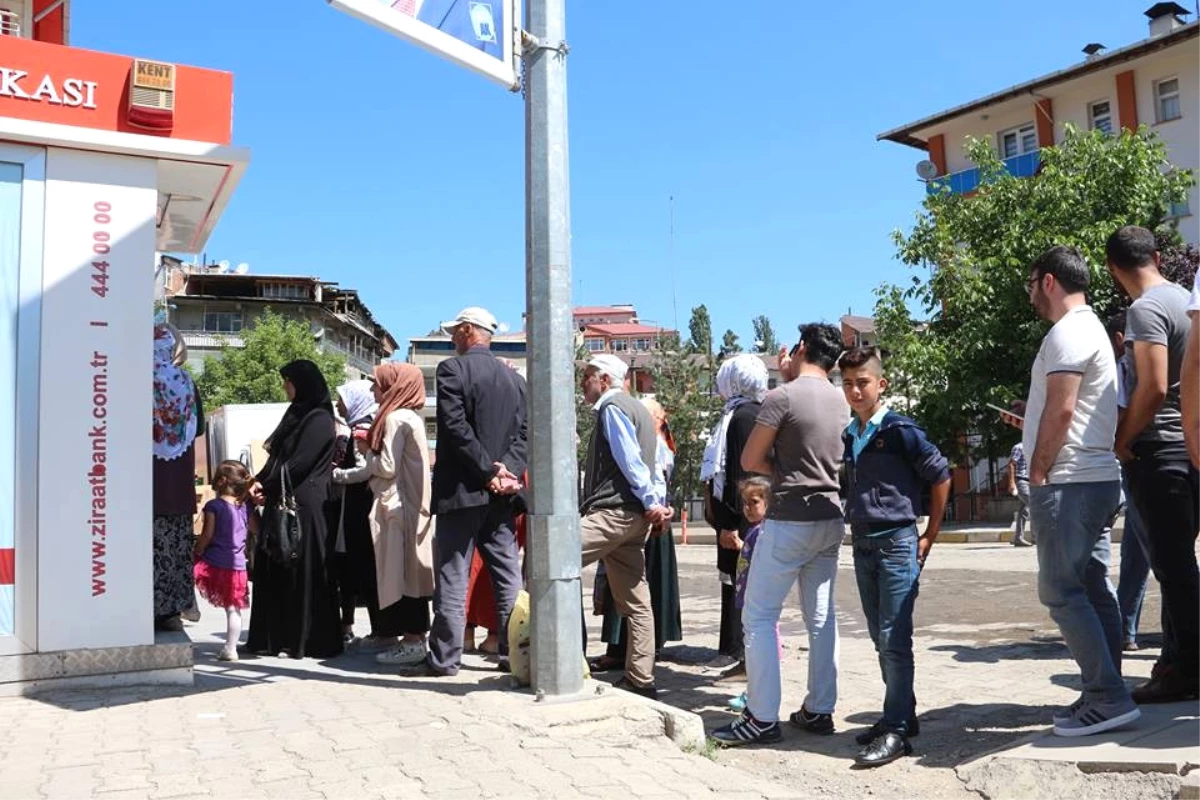 Oltu\'da Atm Kuyruğu