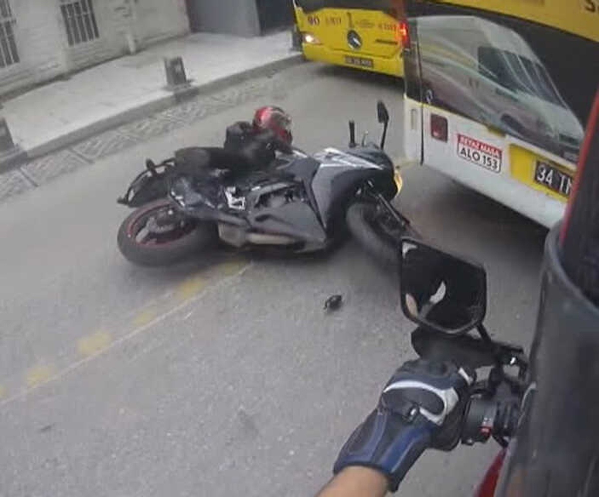 İstanbul\'da Motosikletli Kadın Sürücü Ölümden Kıl Payı Kurtuldu