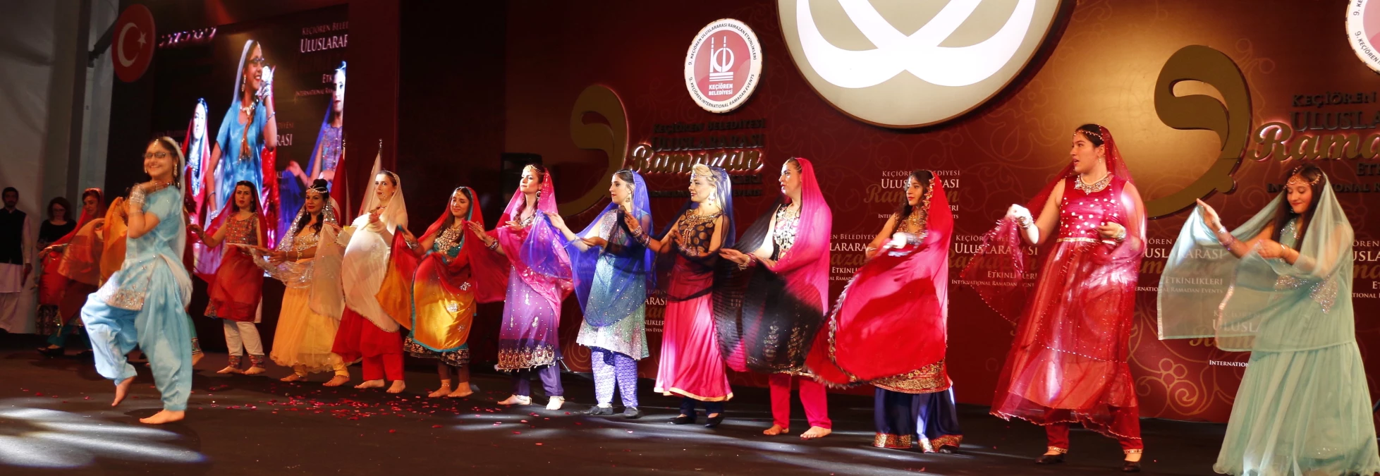Pakistan Kültürel Performansı Ankara\'da İzleyicileri Büyüledi