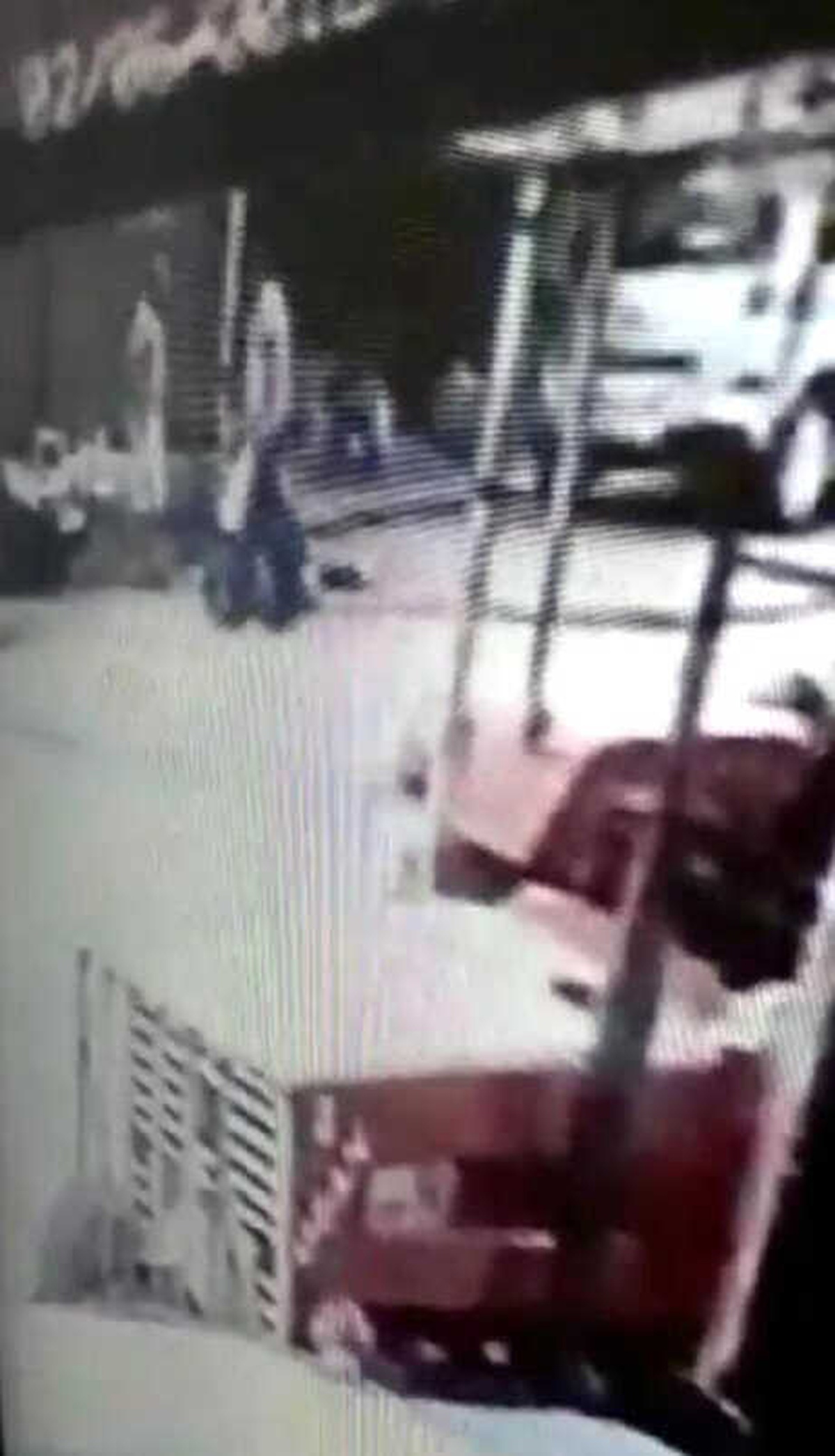 Parti Broşürünü Yırtan Kahveciye, Polislerden Darp İddiası