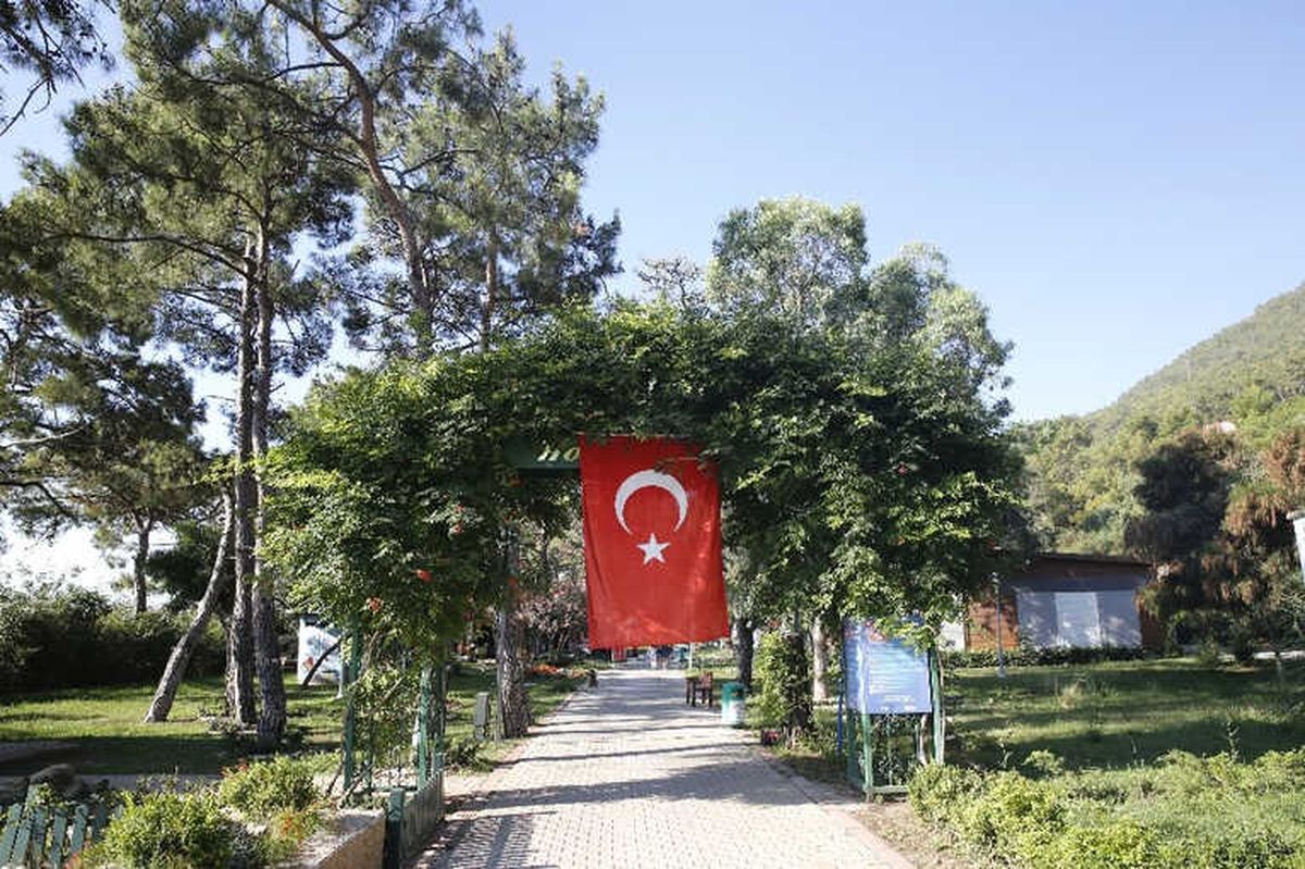 Sarısu ve Finike Kadınlar Plajı Bayramda Hizmette