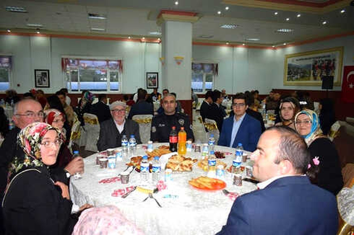 Şehit ve Gazi Ailelerine İftar Yemeği Verildi