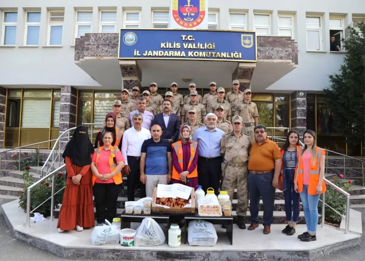 Sınırda Görev Yapan Mehmetçiğe Ev Yemeği