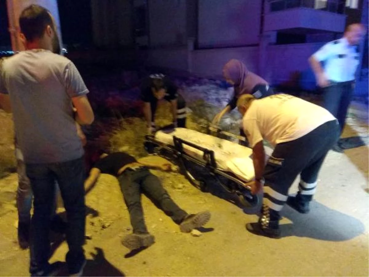 Sokakta Yürürken 11 Yerinden Bıçaklandı