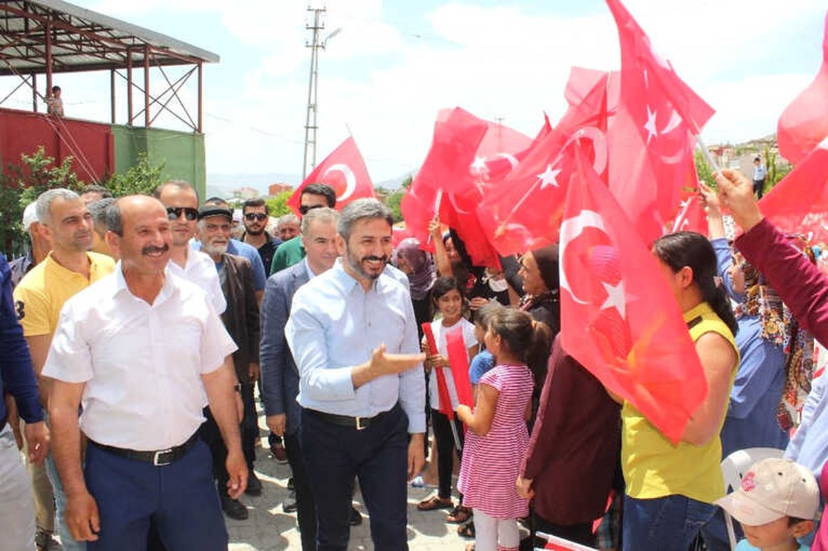 TBMM Başkanvekili Aydın\'a Sergi Salonu Açılışında Büyük İlgi
