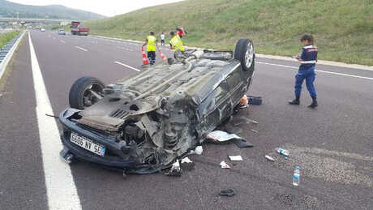 Tır\'a Çarpan Otomobilin Sürücüsü Ağır Yaralandı