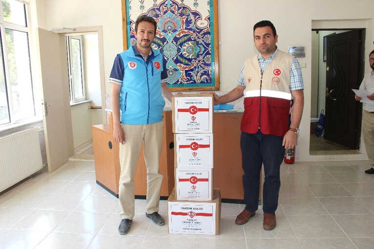 Türkiye Diyanet Vakfı Kütahya Şubesi\'nden İhtiyaç Sahipleri İçin Yardım Kolisi