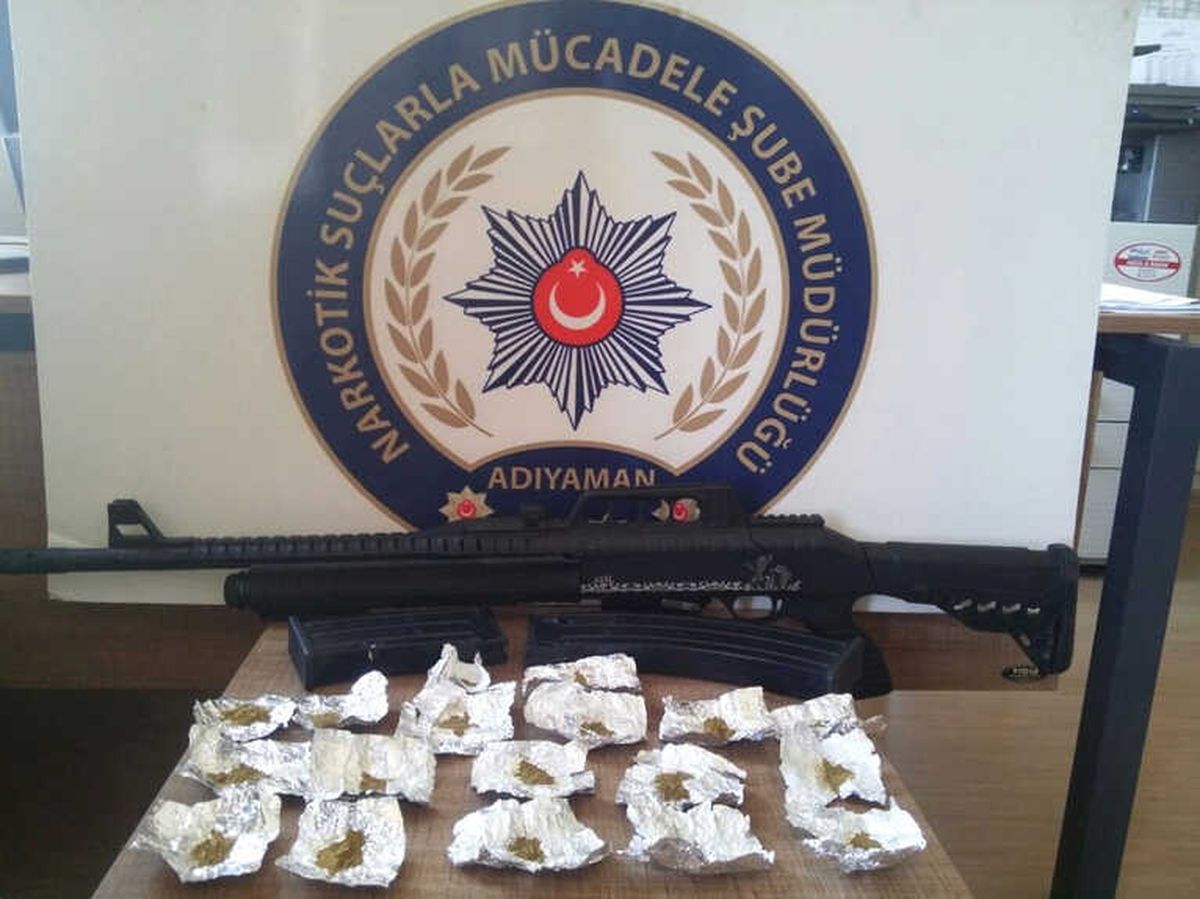 Uyuşturucu Taciri 2 Şahıs Tutuklandı
