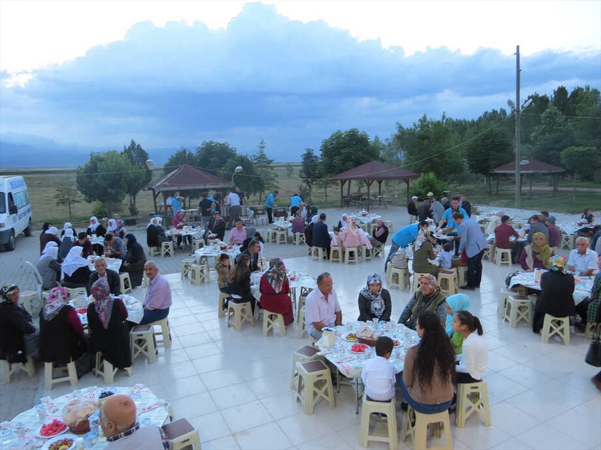 Yalıhüyük Kaymakamlığından Dul ve Yetimler İçin İftar