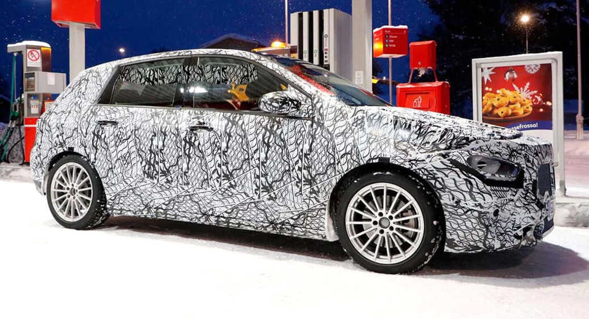 Yeni Mercedes Benz B Serisi Kamuflajlı Yakalandı