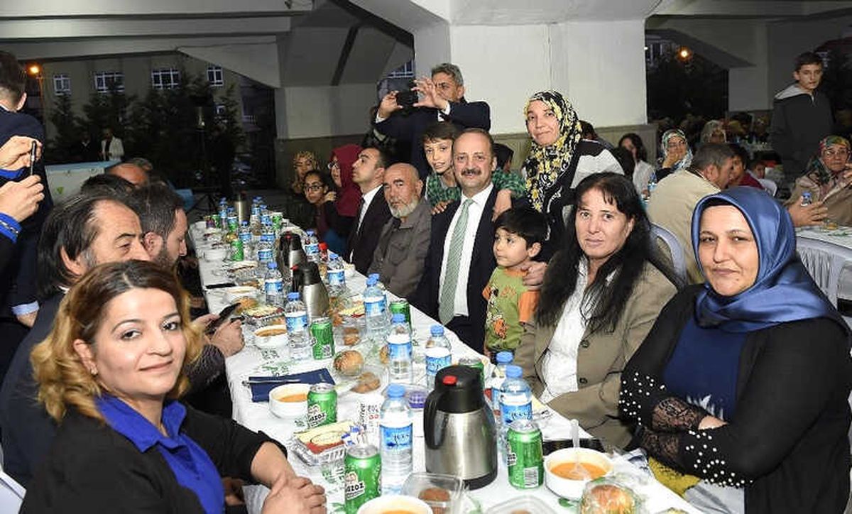 60 Bin Kişi Mamak\'ta İftar Açtı