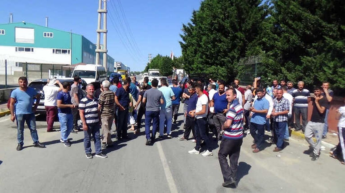 75 Gündür Maaş Alamayan İşçiler Çaresizce Bekliyor
