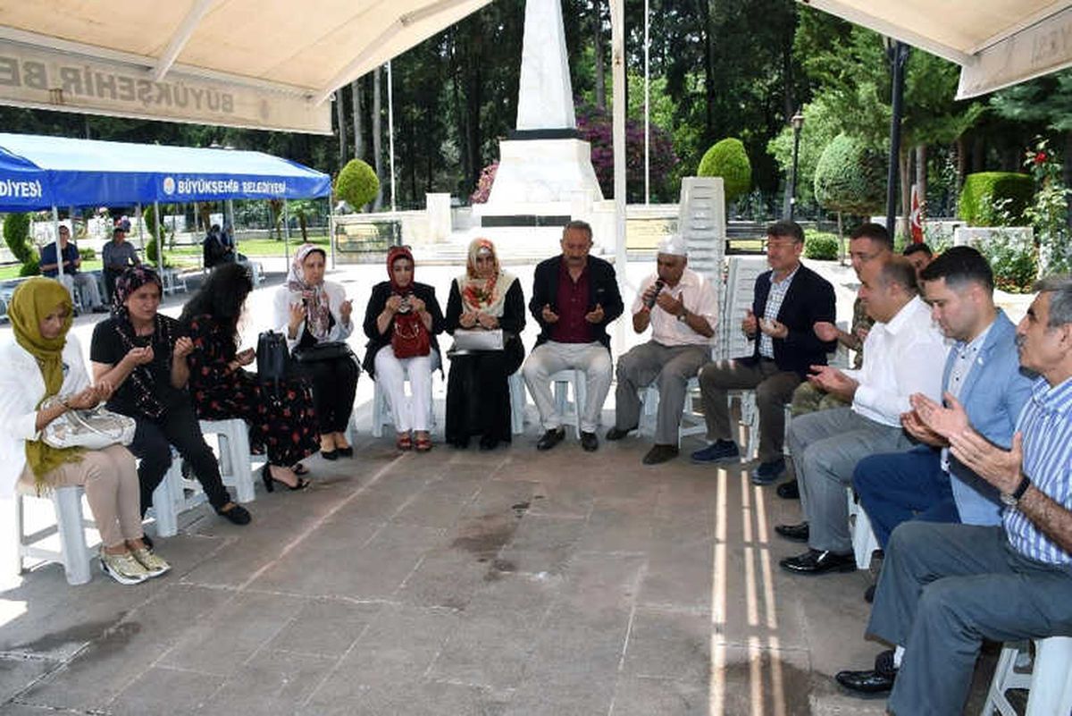 AK Parti\'den Şehitlik Ziyareti