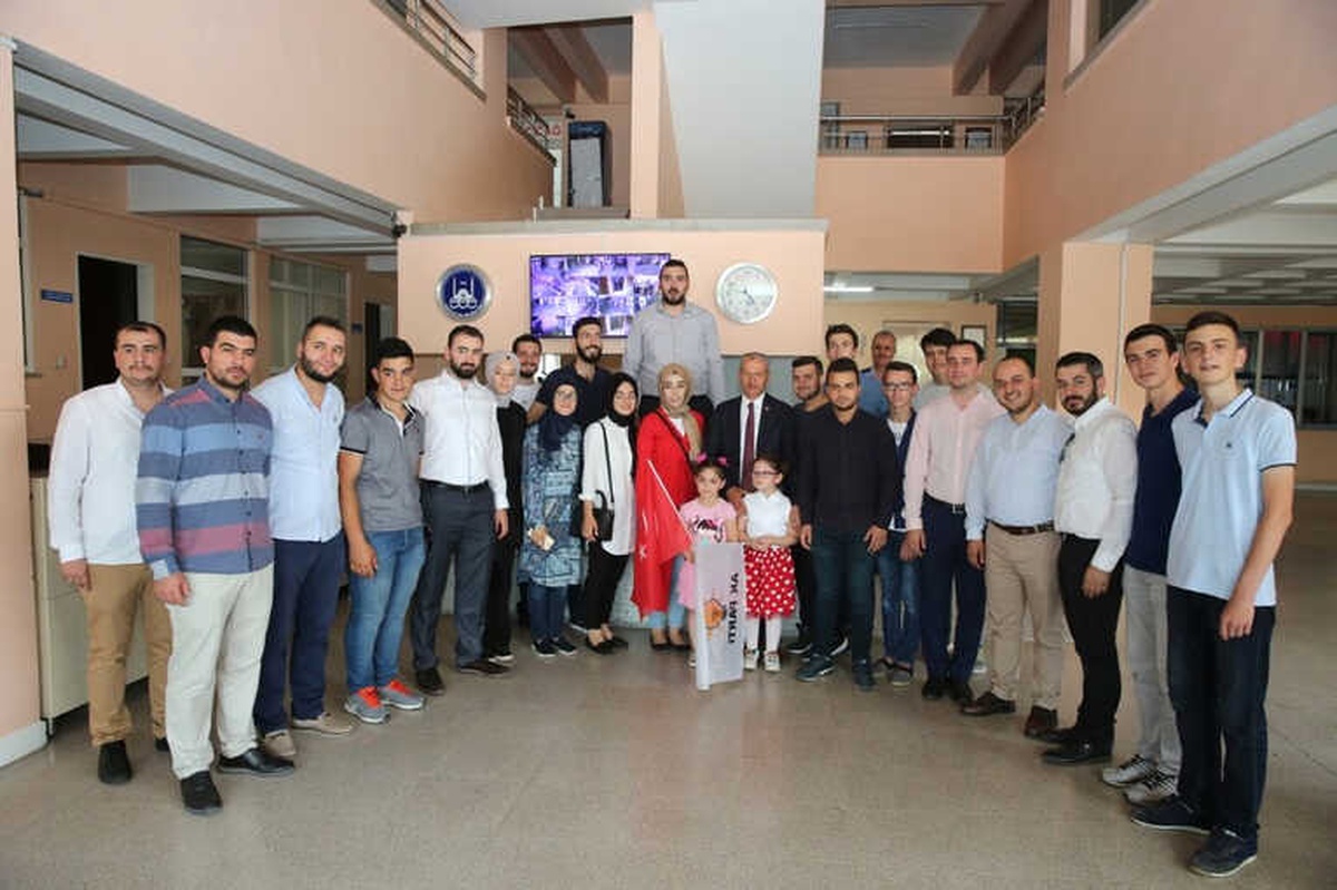 Bakan Özlü Adapazarı Belediyesi\'ni Ziyaret Etti
