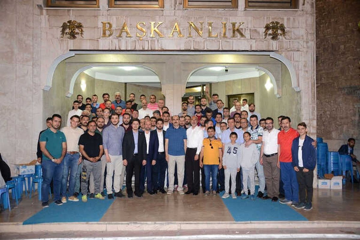 Başkan Altay, Belediye Bahçesinde Gençlerle Buluştu