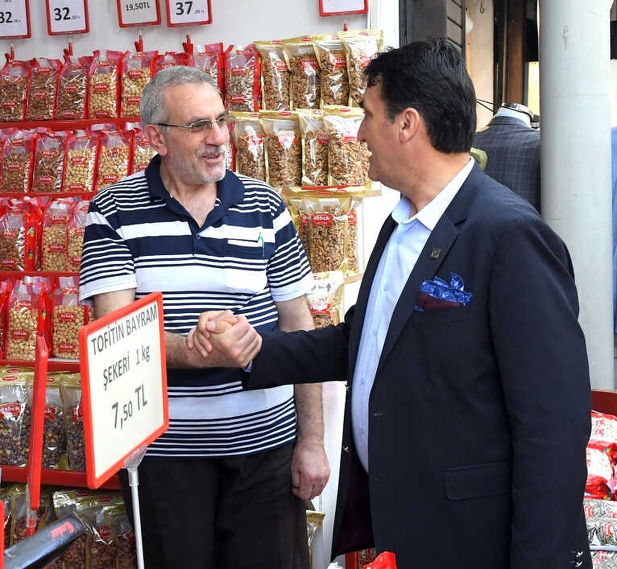 Başkan Dündar Çarşı Esnafı ile Bayramlaştı