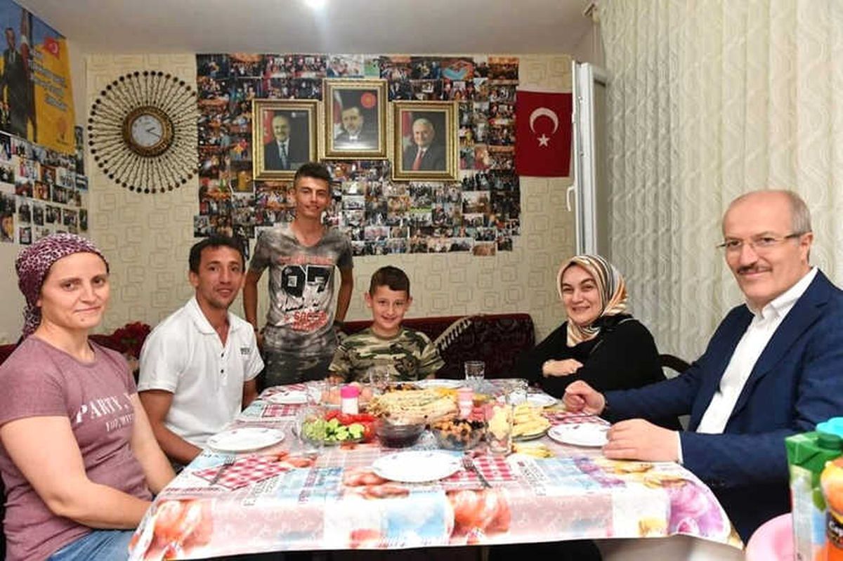 Başkan Kafaoğlu\'ndan Otizmli Arda\'ya Sahur Ziyareti