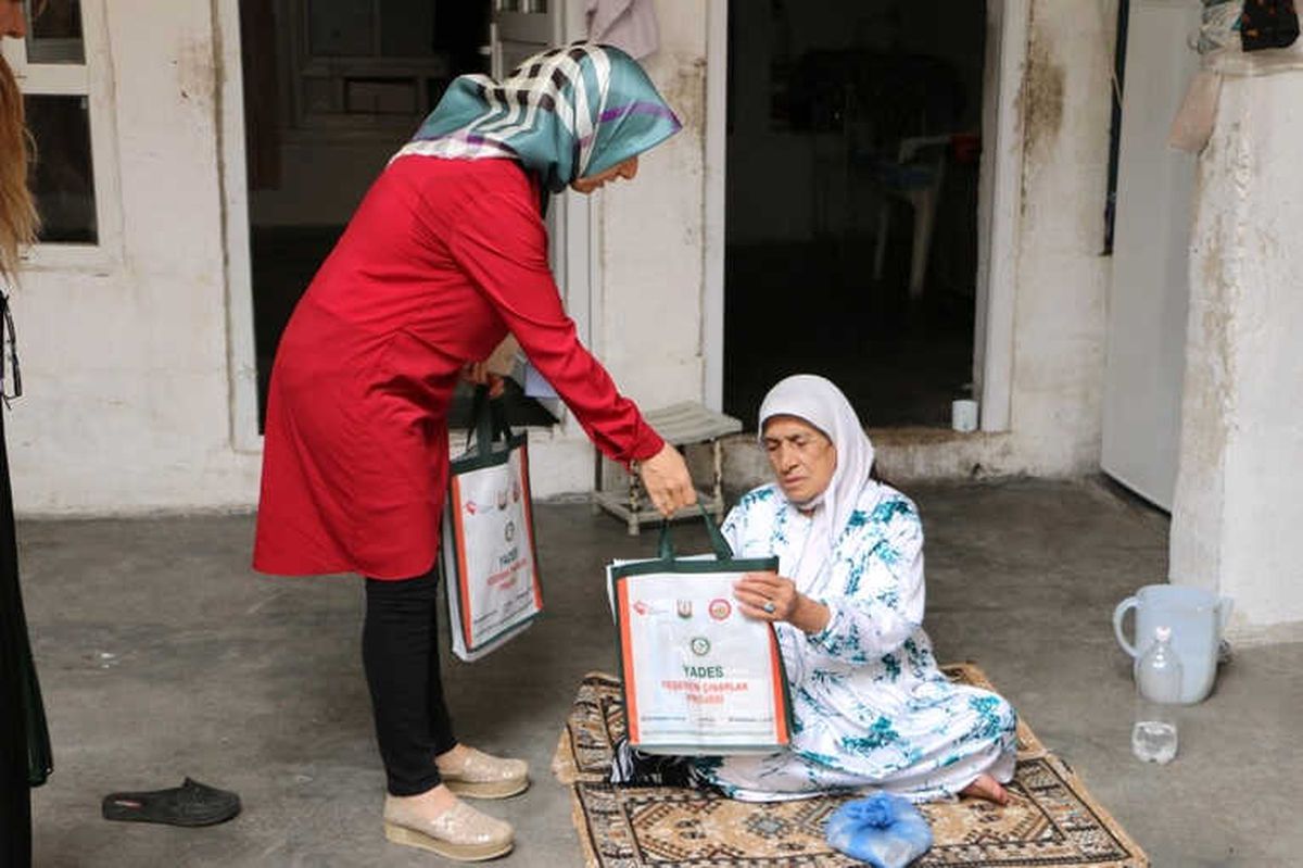 Bayram Öncesi Ulu Çınarlar Unutulmadı
