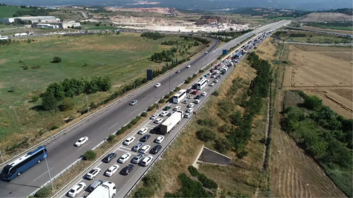 Bayram Tatili Yoğunluğu Havadan Böyle Görüntülendi