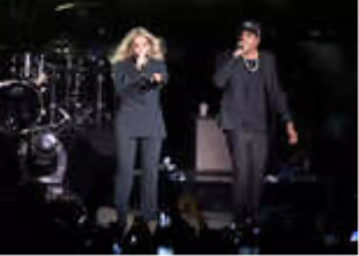 Beyonce ile Jay-Z\'nin Glasgow Konserine Kimse Gelmeyince Bedava Bilet Dağıtıldı