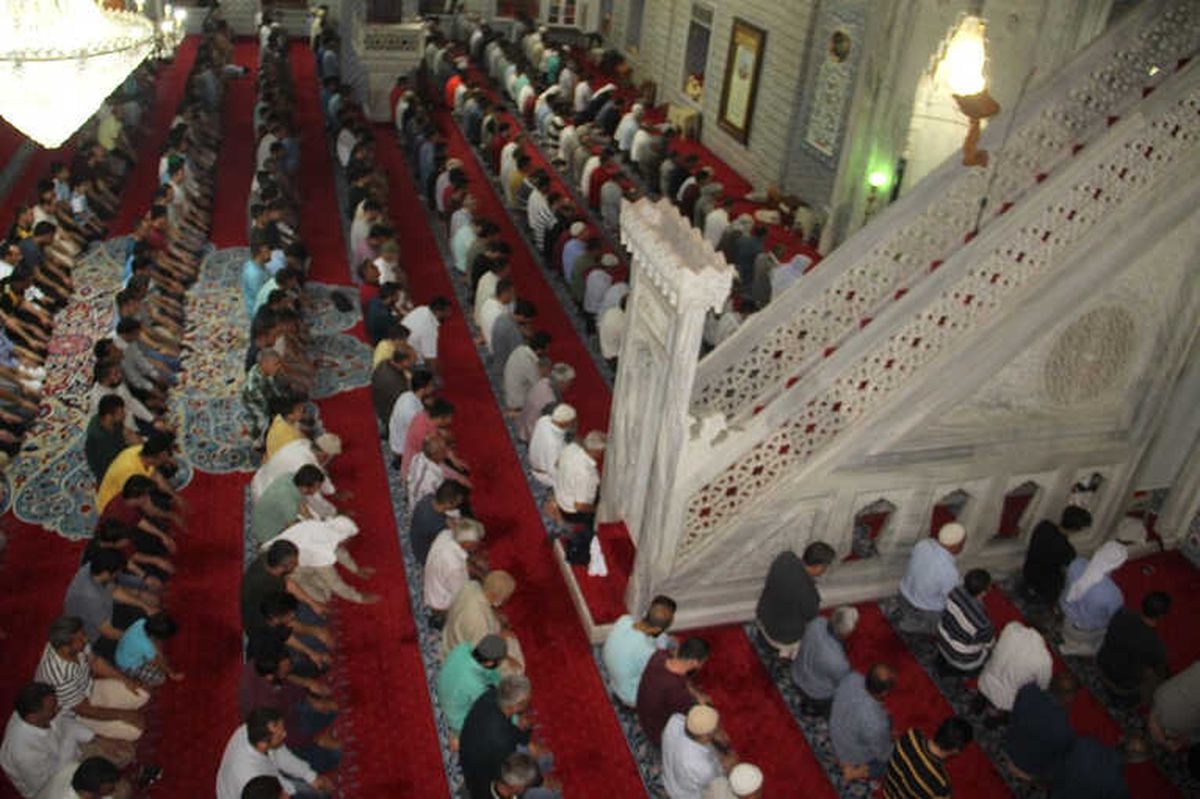 Binlerce Kişi Ramazan Ayını Son Teravih Namazıyla Balıklıgöl\'de Uğurladı