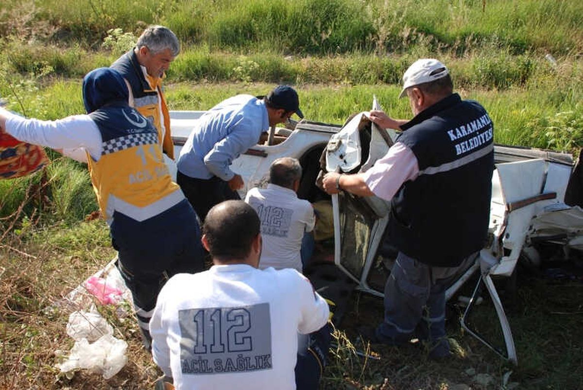Burdur\'da Otomobil Şarampole Uçtu: 1 Ölü, 2 Yaralı