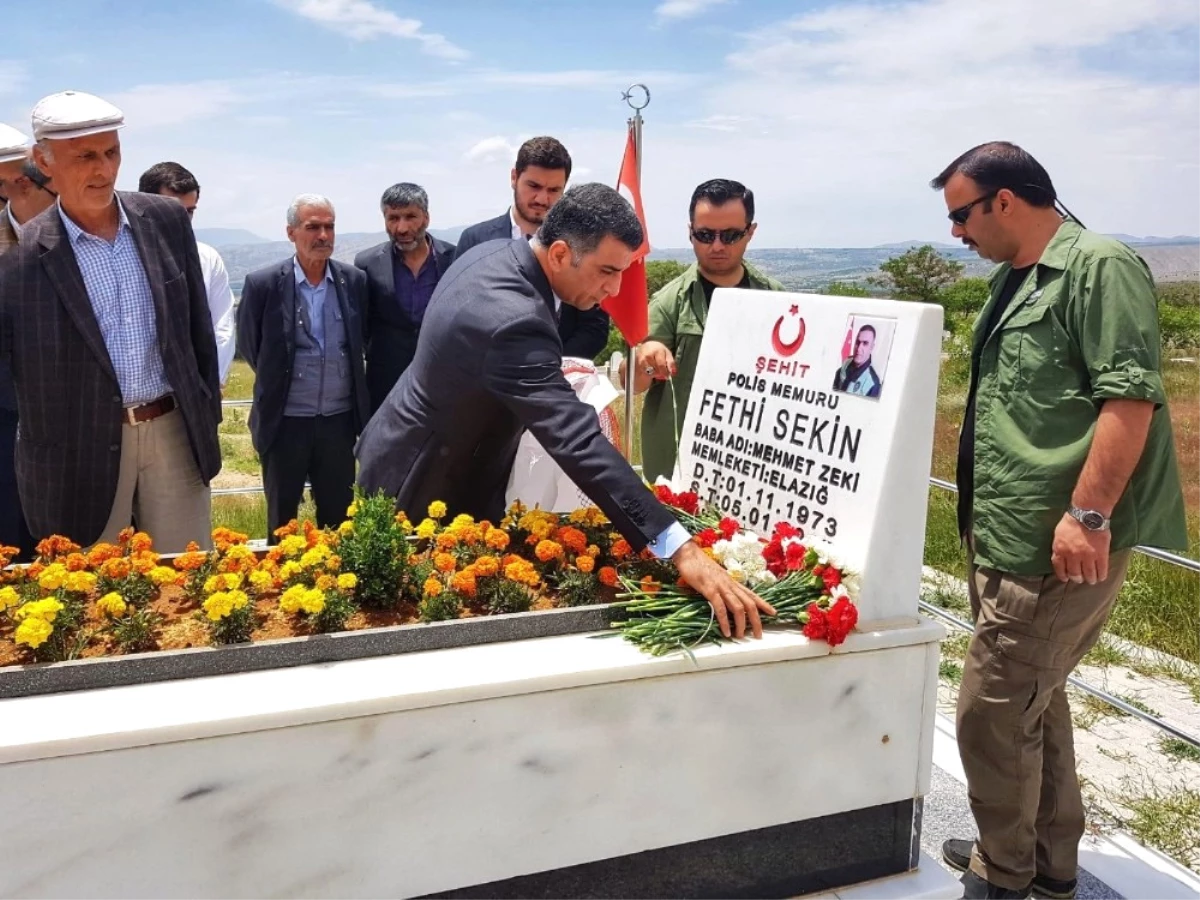 CHP\'li Erol, Şehit Sekin\'in Kabrine Gitti: "Bir Kahramanlık Hikayesi Yazmıştır"