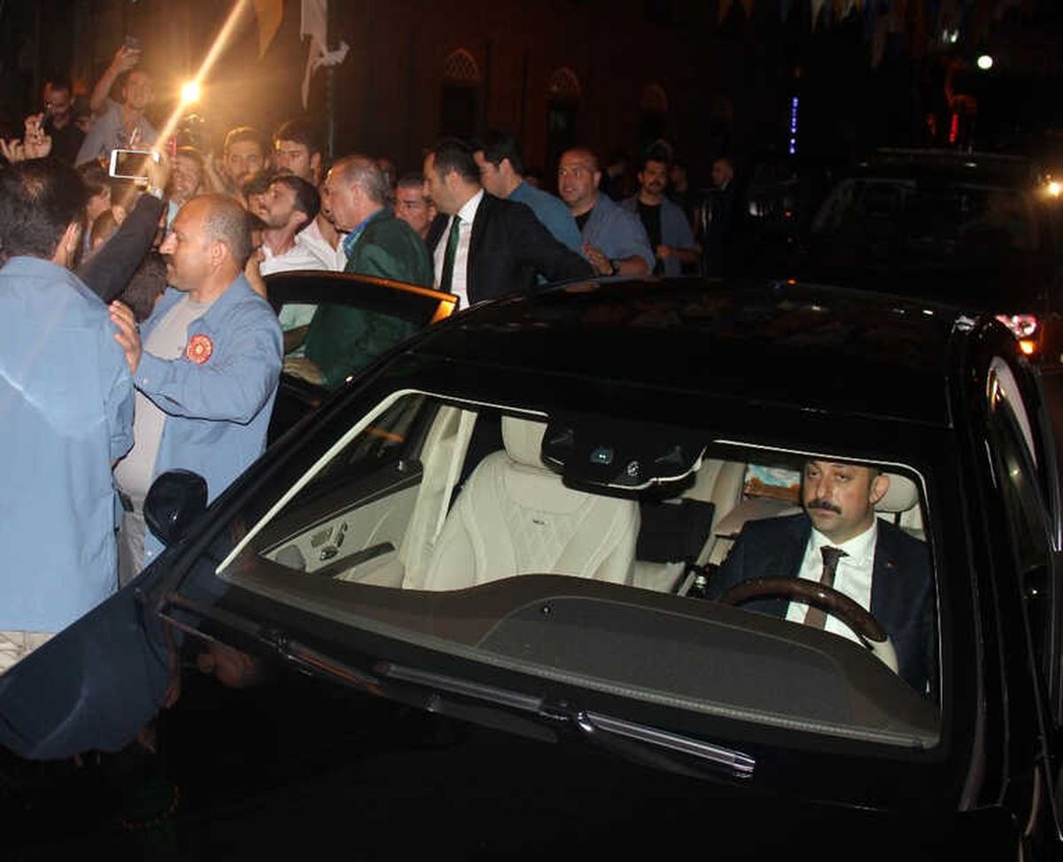 Cumhurbaşkanı Recep Tayyip Erdoğan Baba Ocağı Güneysu\'dan Sevgi Seli ile Uğurlandı