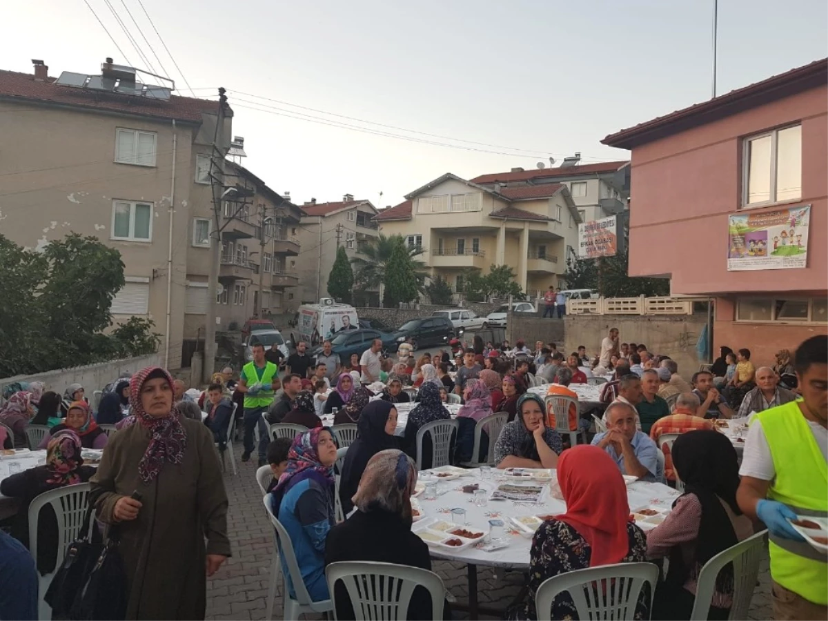 Devrek Belediyesi Sokak İftarında Vatandaşlar Bir Araya Geldi
