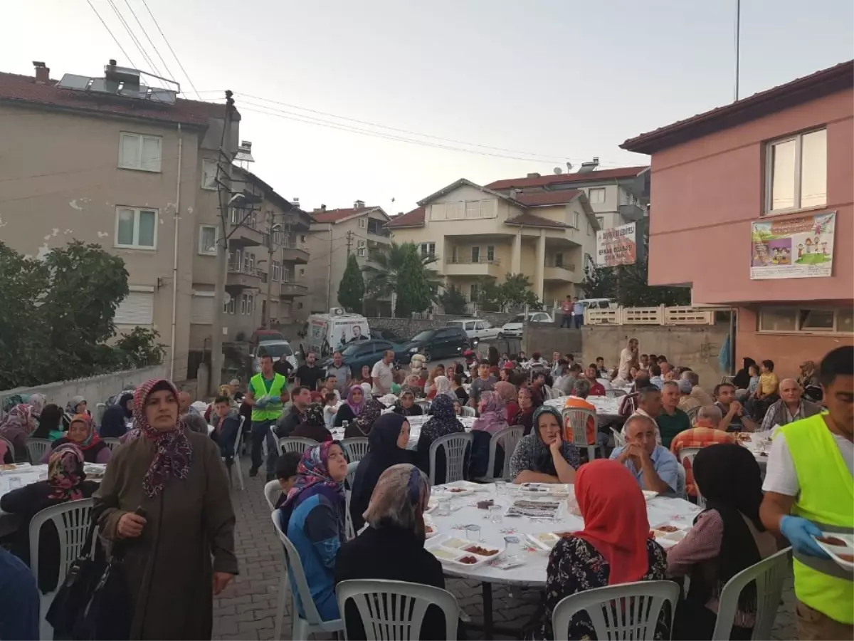 Devrek Belediyesi Sokak İftarında Vatandaşlar Bir Araya Geldi