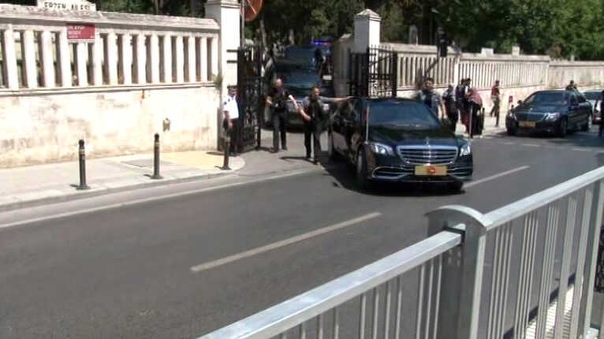 Erdoğan Anne ve Babasının Mezarlarını Ziyaret Etti