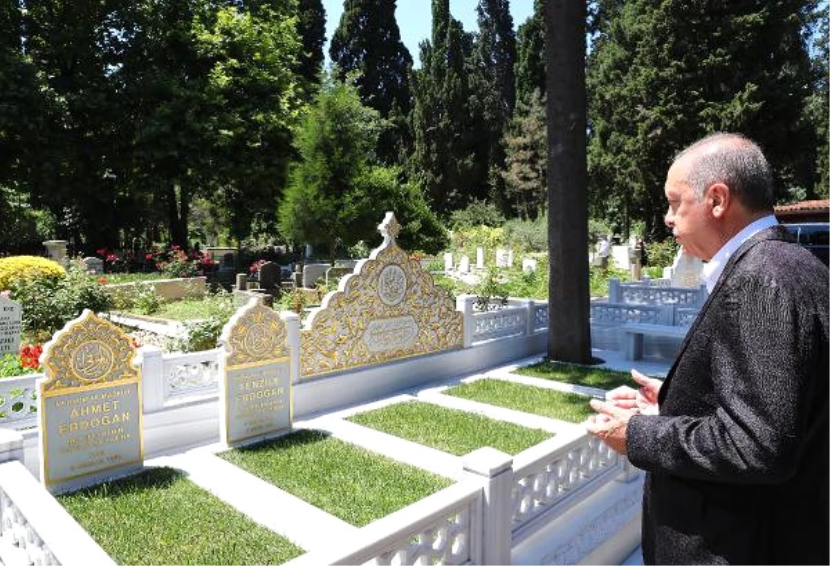 Erdoğan Anne ve Babasının Mezarlarını Ziyaret Etti