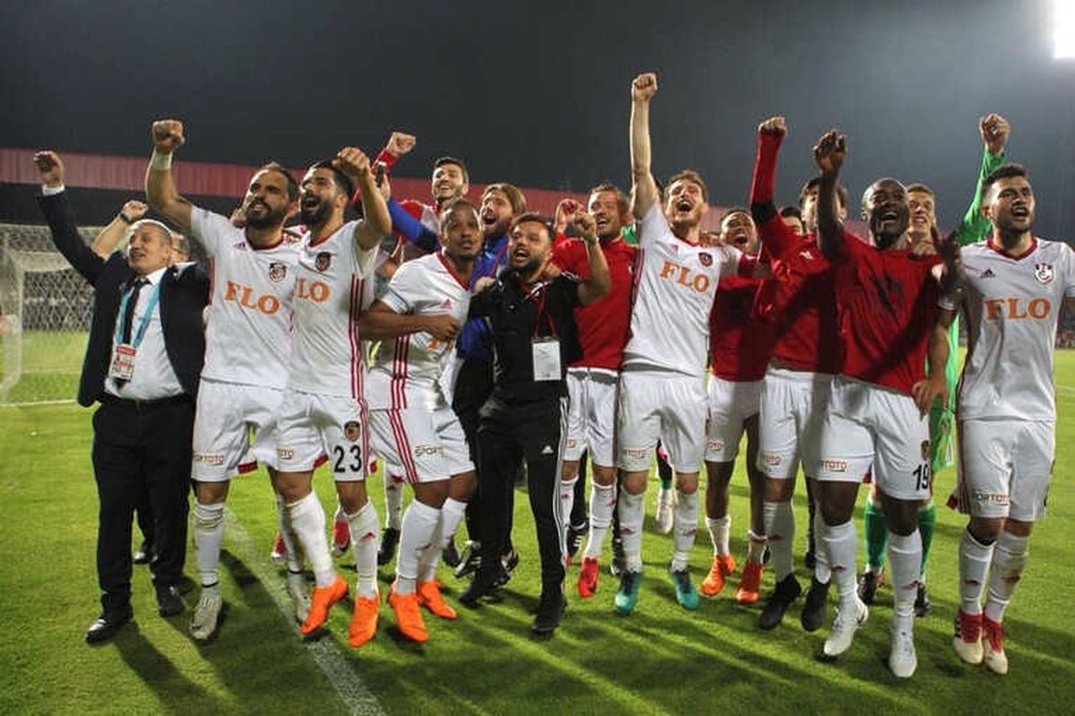 Gazişehir\'de Yaprak Dökümü Devam Ediyor