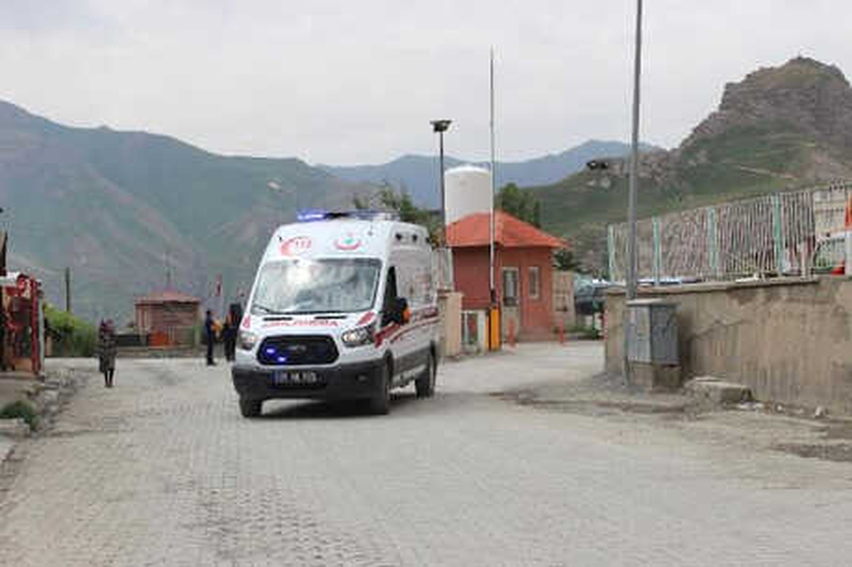 Hakkari\'de Üs Bölgesine PKK Saldırısı: 1 Şehit, 4 Yaralı